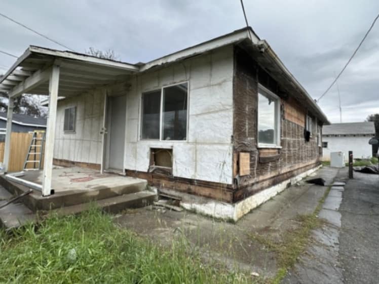 Exterior before demolition at Lowden Lane remodel